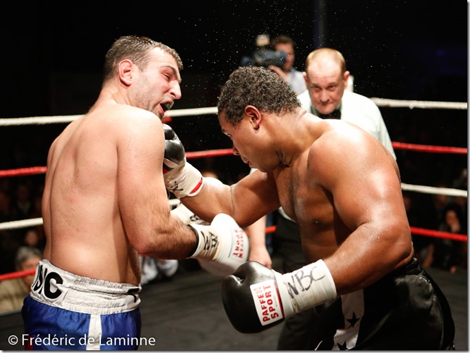 Boxe, championnat du Monde Youth WBC + de 98 kg : Hervé Hubeaux (Andenne) – Tony Visic (Croatie).